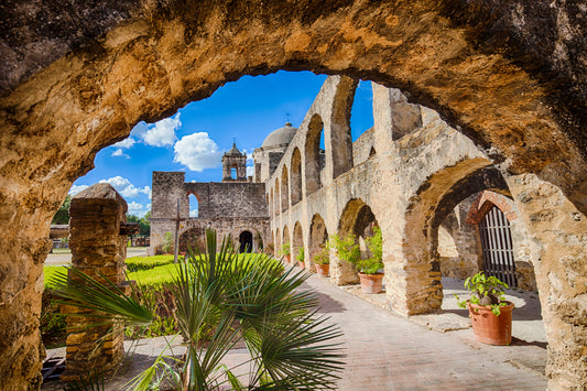 FT25CN403. Building San Antonio: Geology, water and building resources in the historic 'Valley of the Missions'